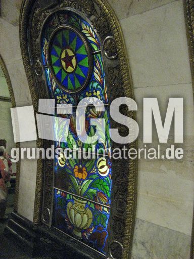 283 Moskauer U-Bahn Glasbild.JPG